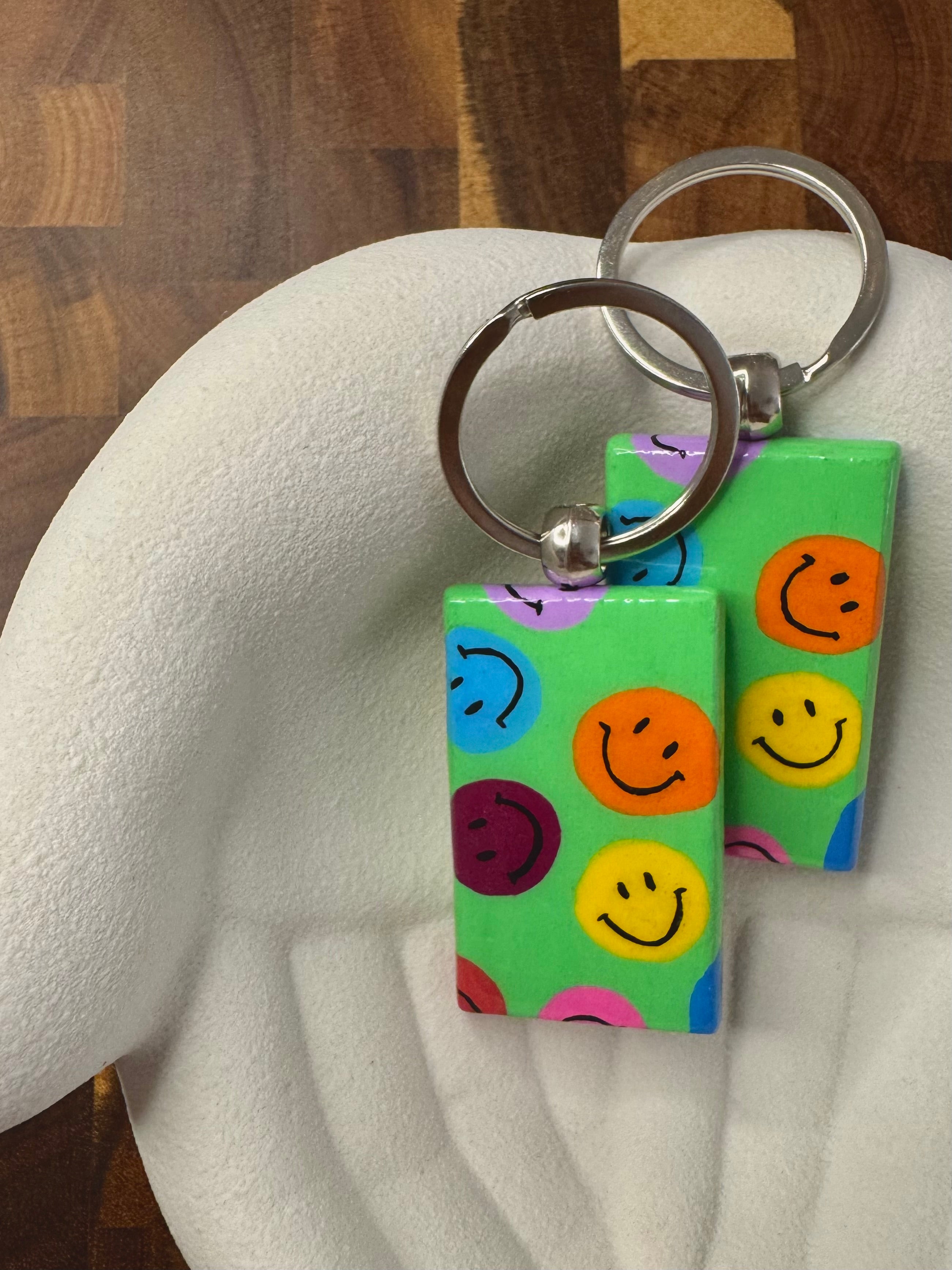 Liebevoll handbemalter Holz-Schlüsselanhänger | verschiedene Designs | versiegelt | kleine Stückzahl