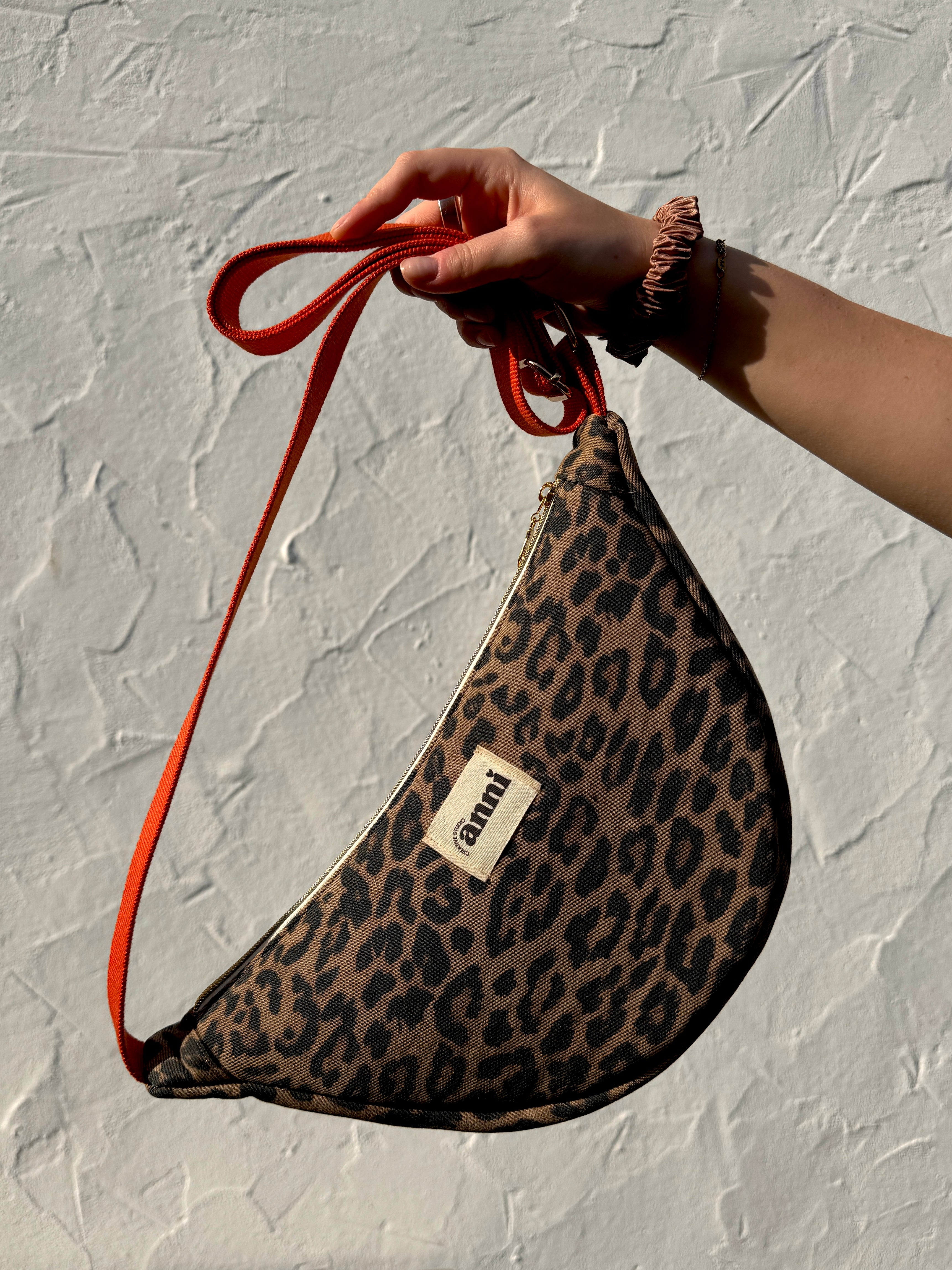 Handgemachte Umhängetasche (small) | Leo | Upcycling | Einzelstück von Creative Studio Anni