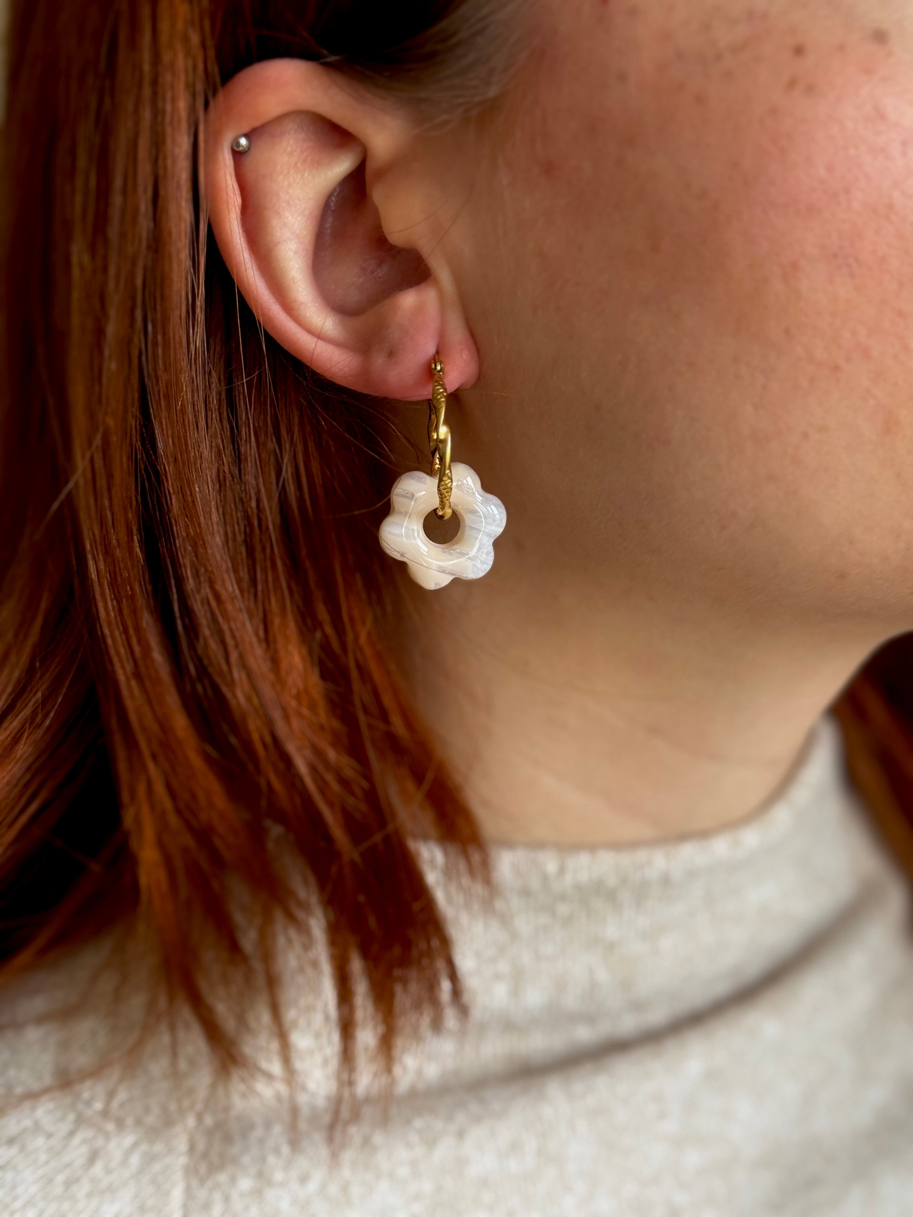 Porcelain Dreams Collection | Statement Ohrringe aus Polymer Clay |  Creme & transparentes Weiß | Creative Studio Anni