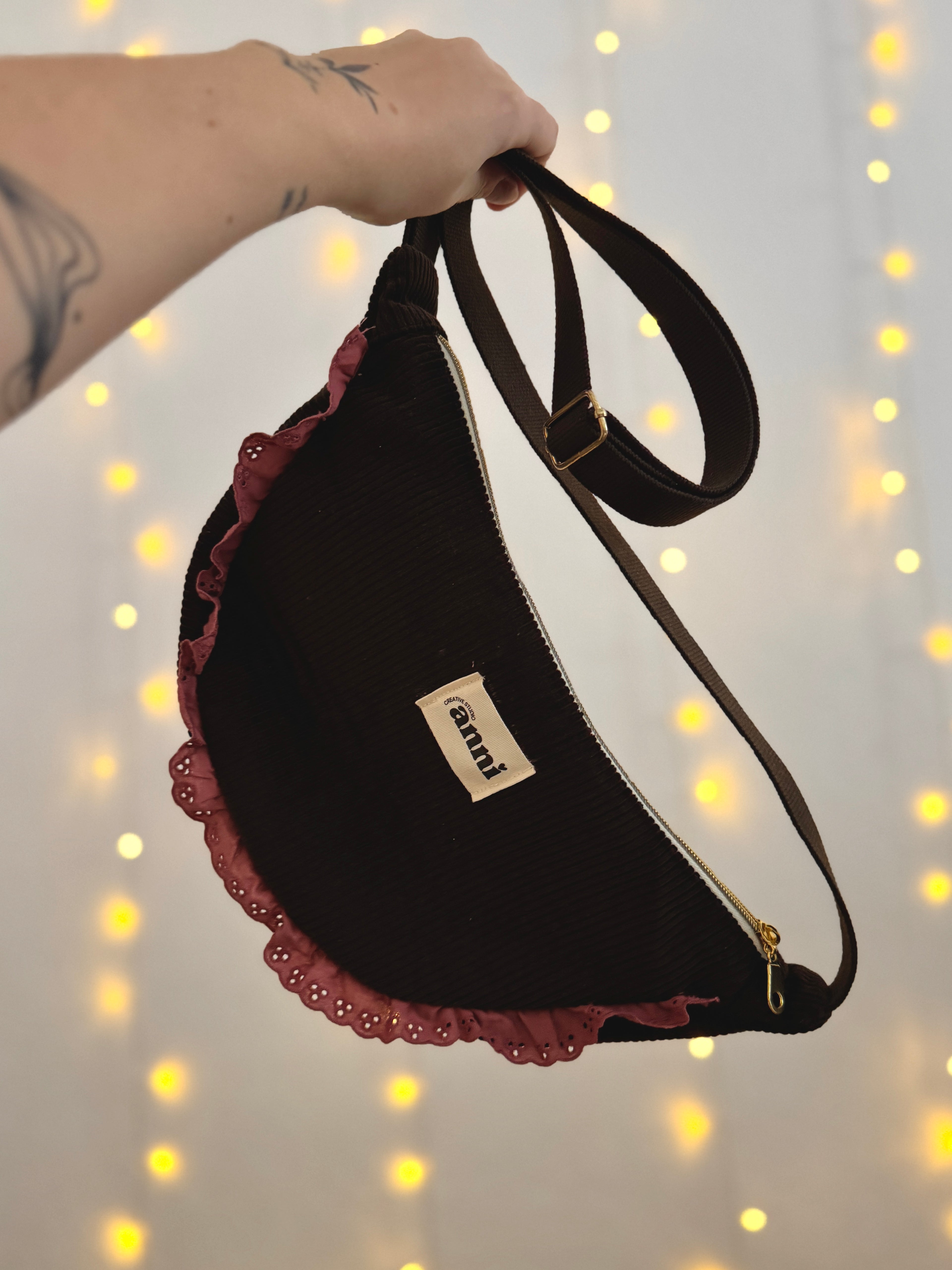 Handgemachte Umhängetasche (small) | Braun & Altrosa | Cord mit Rüschen | Einzelstück von Creative Studio Anni | Geschenkidee