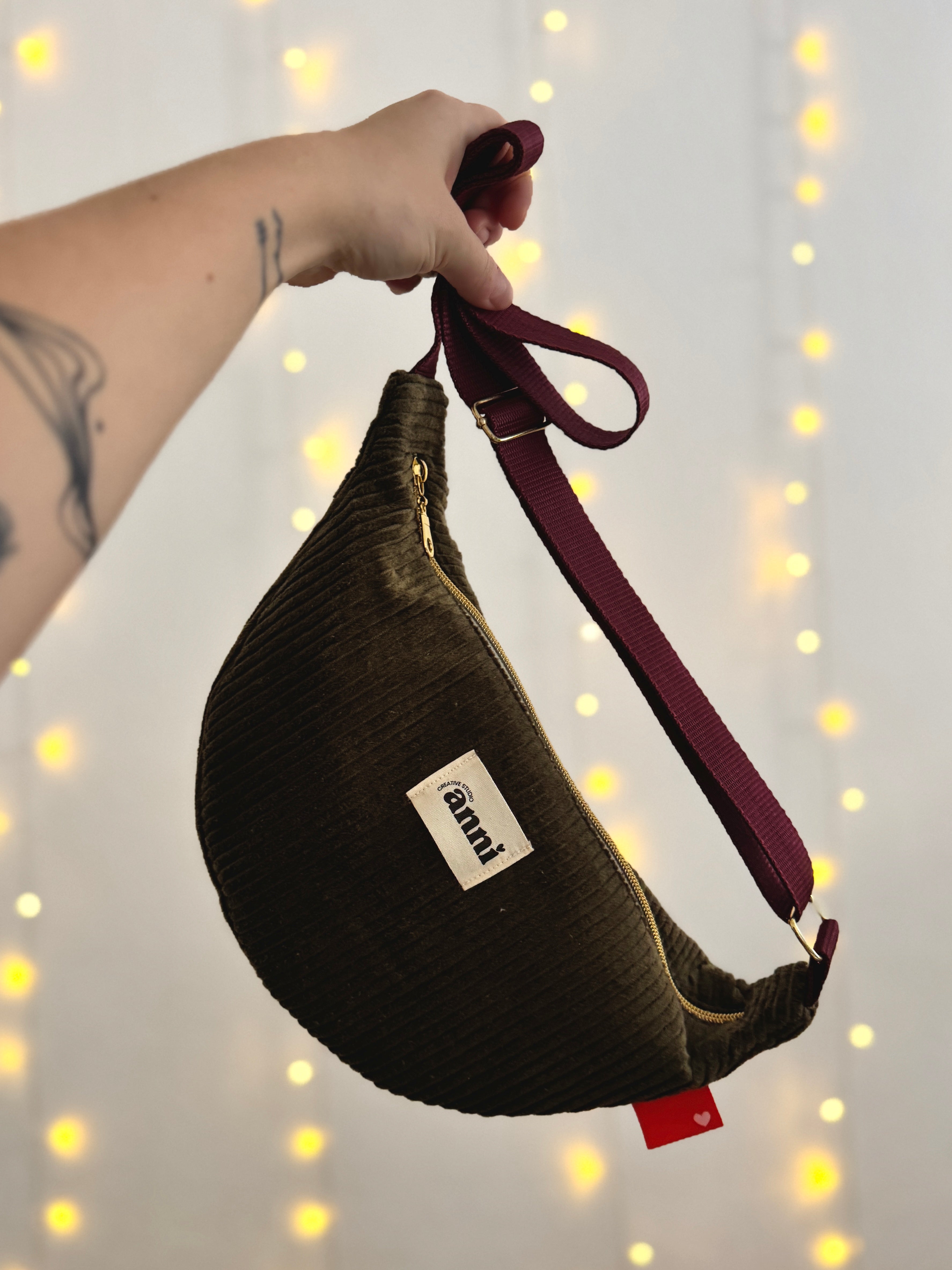 Handgemachte Umhängetasche (small) | Khaki Cord | Einzelstück von Creative Studio Anni