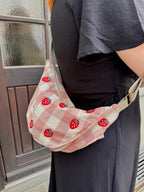 Strawberry Picnic Bag 🍓 | Upcycled Unikat mit kostenlosen Erdbeer-Ohrringen