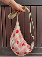 Strawberry Picnic Bag 🍓 | Upcycled Unikat mit kostenlosen Erdbeer-Ohrringen