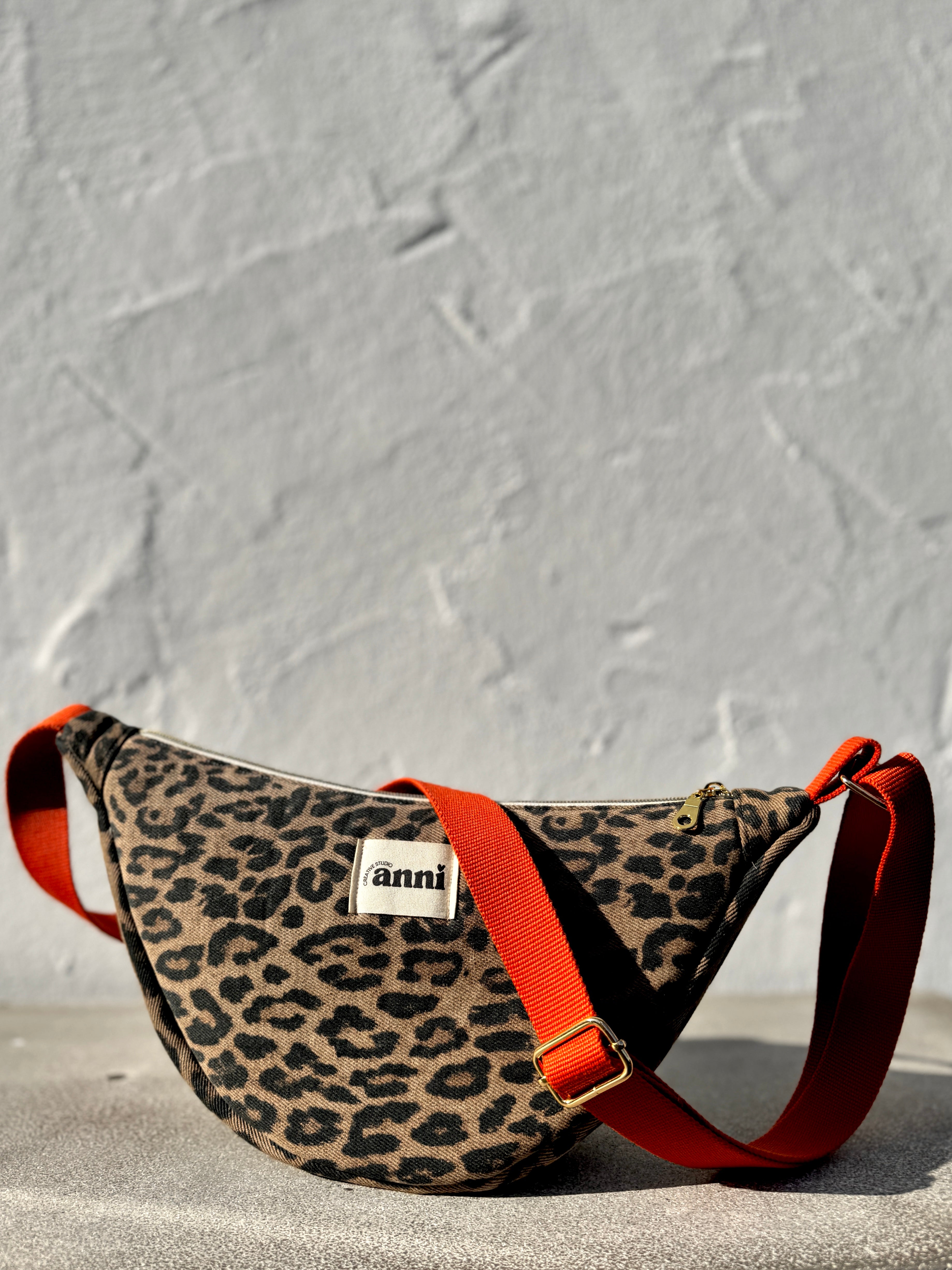 Handgemachte Umhängetasche (small) | Leo | Upcycling | Einzelstück von Creative Studio Anni