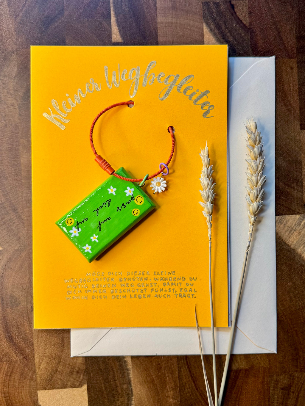 Kleiner Wegbegleiter | Handbemalte Grußkarte mit Anhänger, Umschlag & Einleger für Geburtstage und besondere Momente | B6 Format
