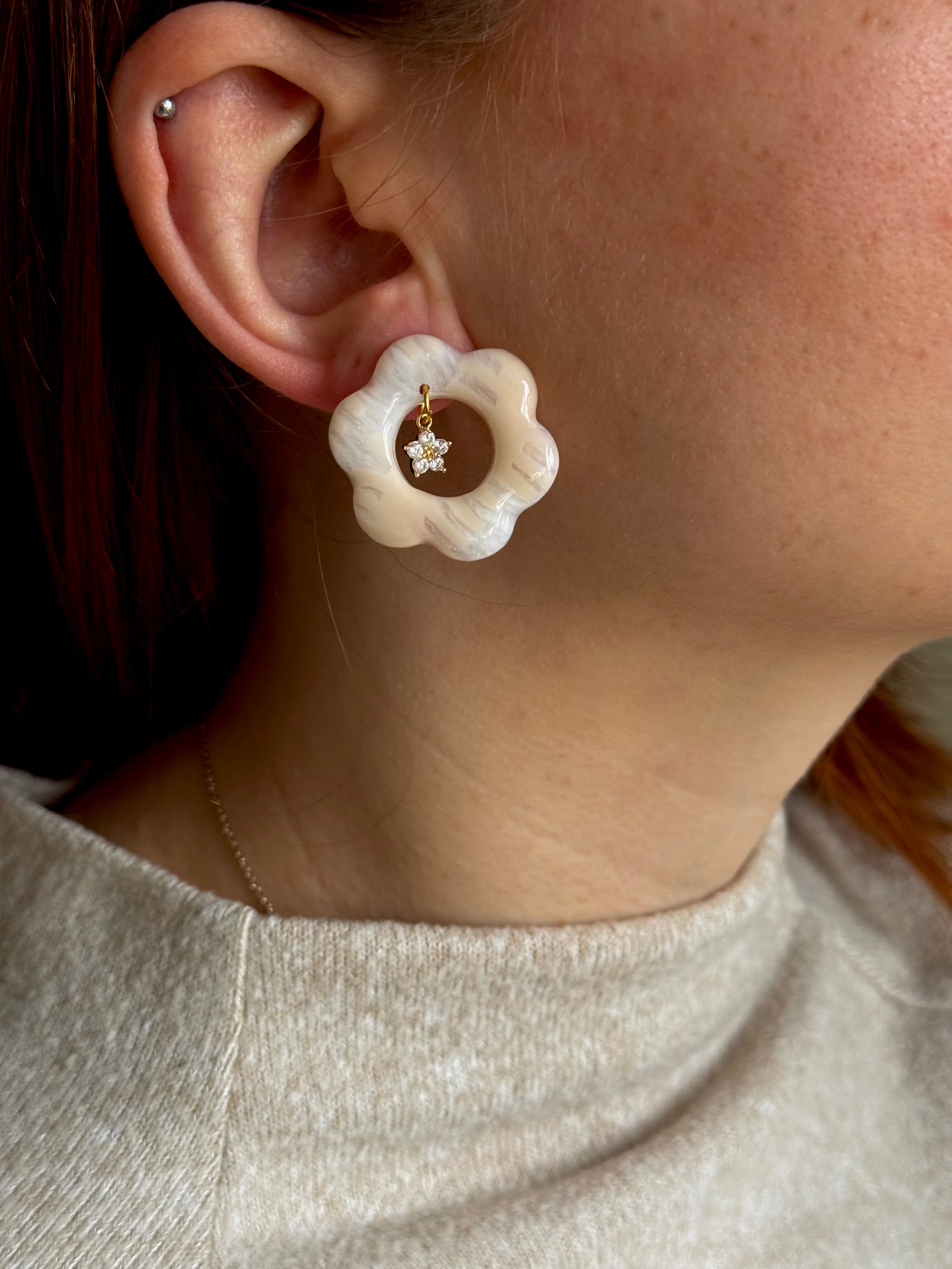 Porcelain Dreams Collection | Statement Ohrringe aus Polymer Clay |  Creme & transparentes Weiß | Creative Studio Anni