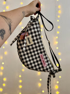 Handgemachte Umhängetasche (small) | More Amore | Karo upcycling | Einzelstück von Creative Studio Anni | Geschenkidee