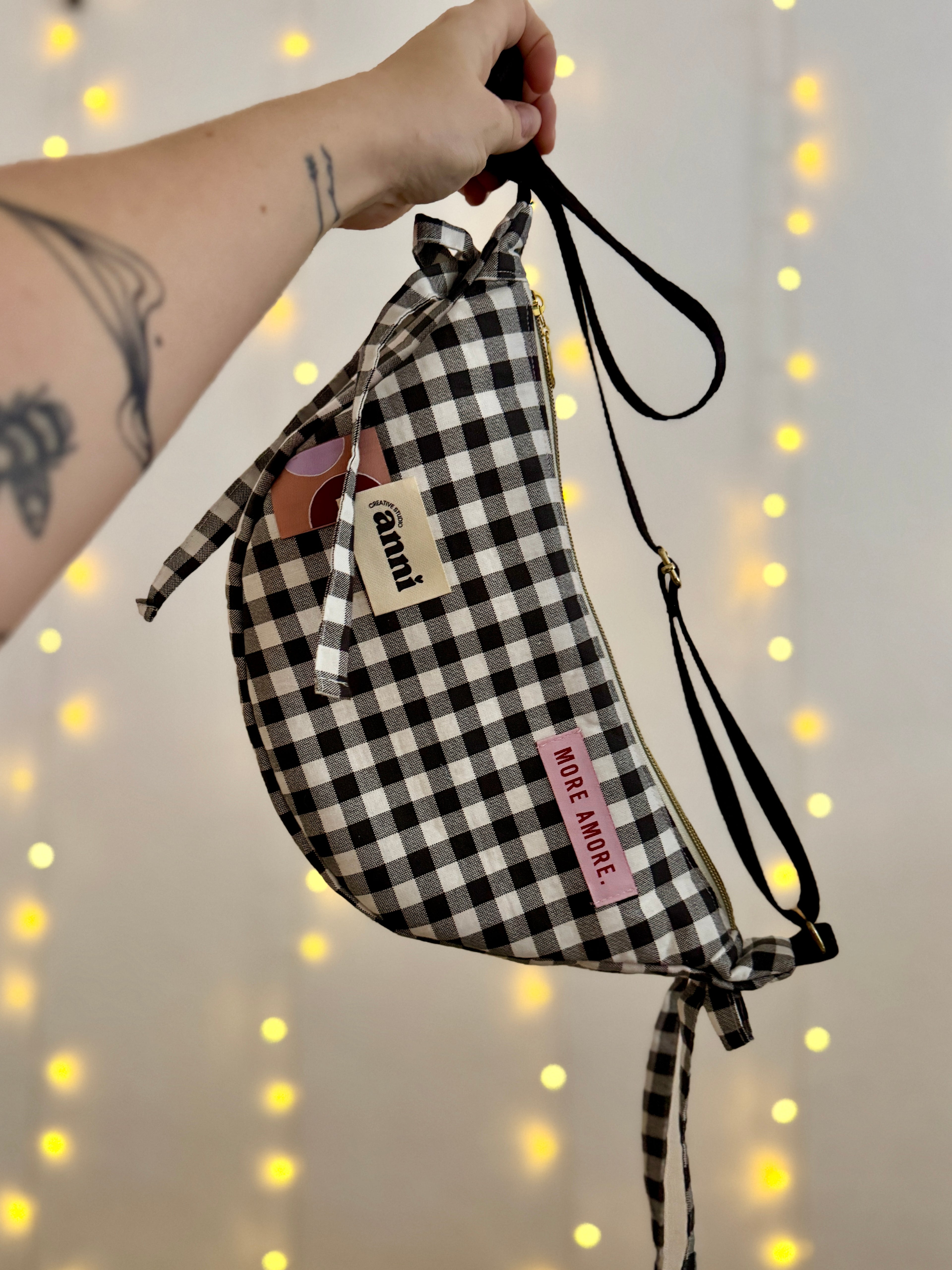 Handgemachte Umhängetasche (small) | More Amore | Karo upcycling | Einzelstück von Creative Studio Anni | Geschenkidee