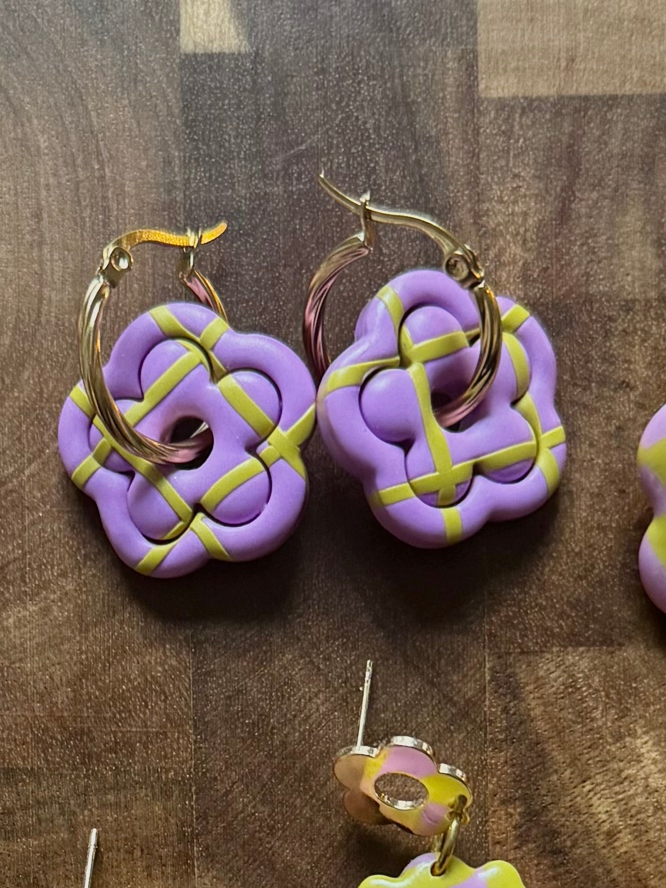 Vivid Bloom | Statement Ohrringe aus Polymer Clay | Lila & Grün | Creative Studio Anni