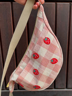 Strawberry Picnic Bag 🍓 | Upcycled Unikat mit kostenlosen Erdbeer-Ohrringen