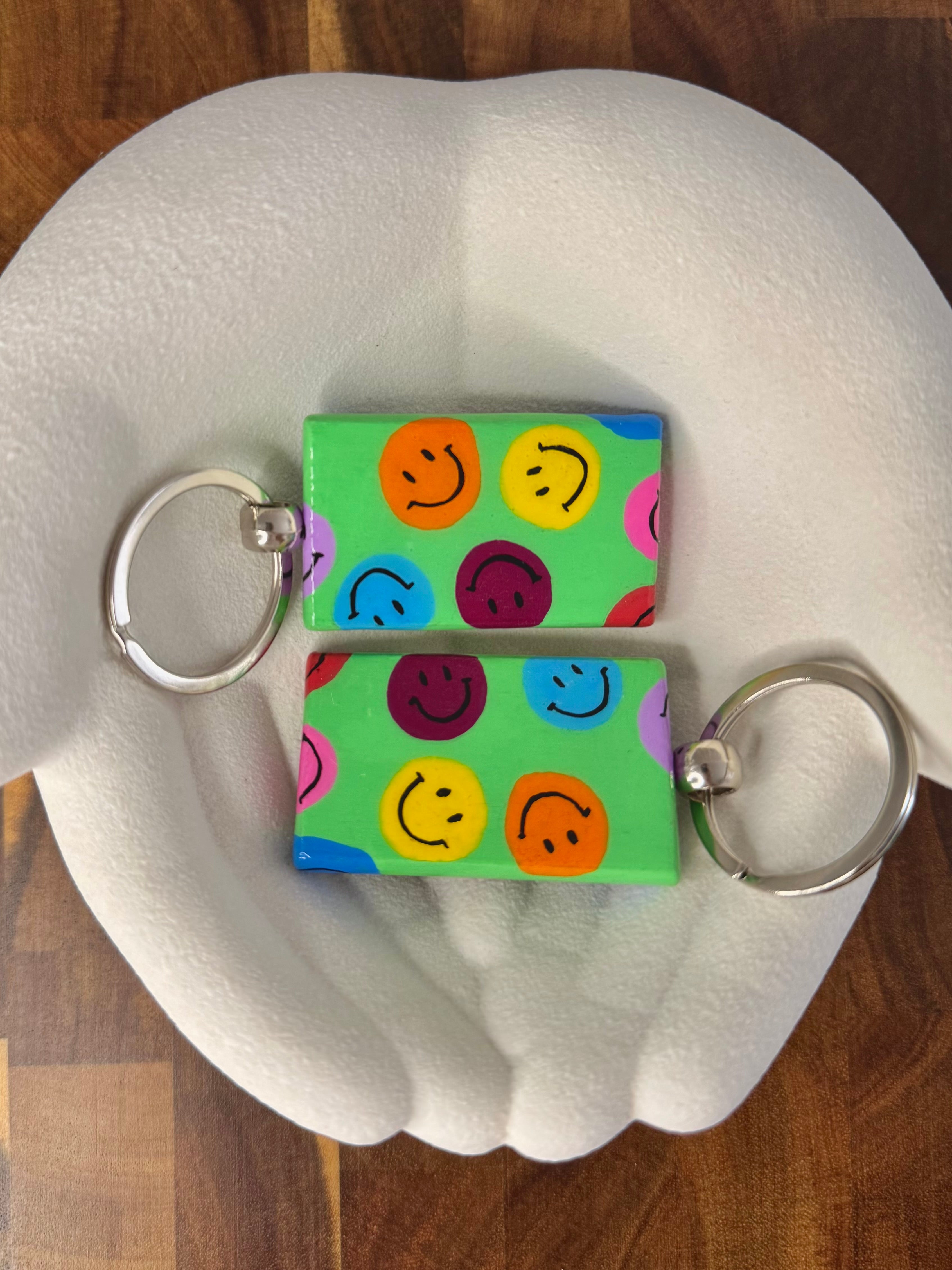 Liebevoll handbemalter Holz-Schlüsselanhänger | verschiedene Designs | versiegelt | kleine Stückzahl