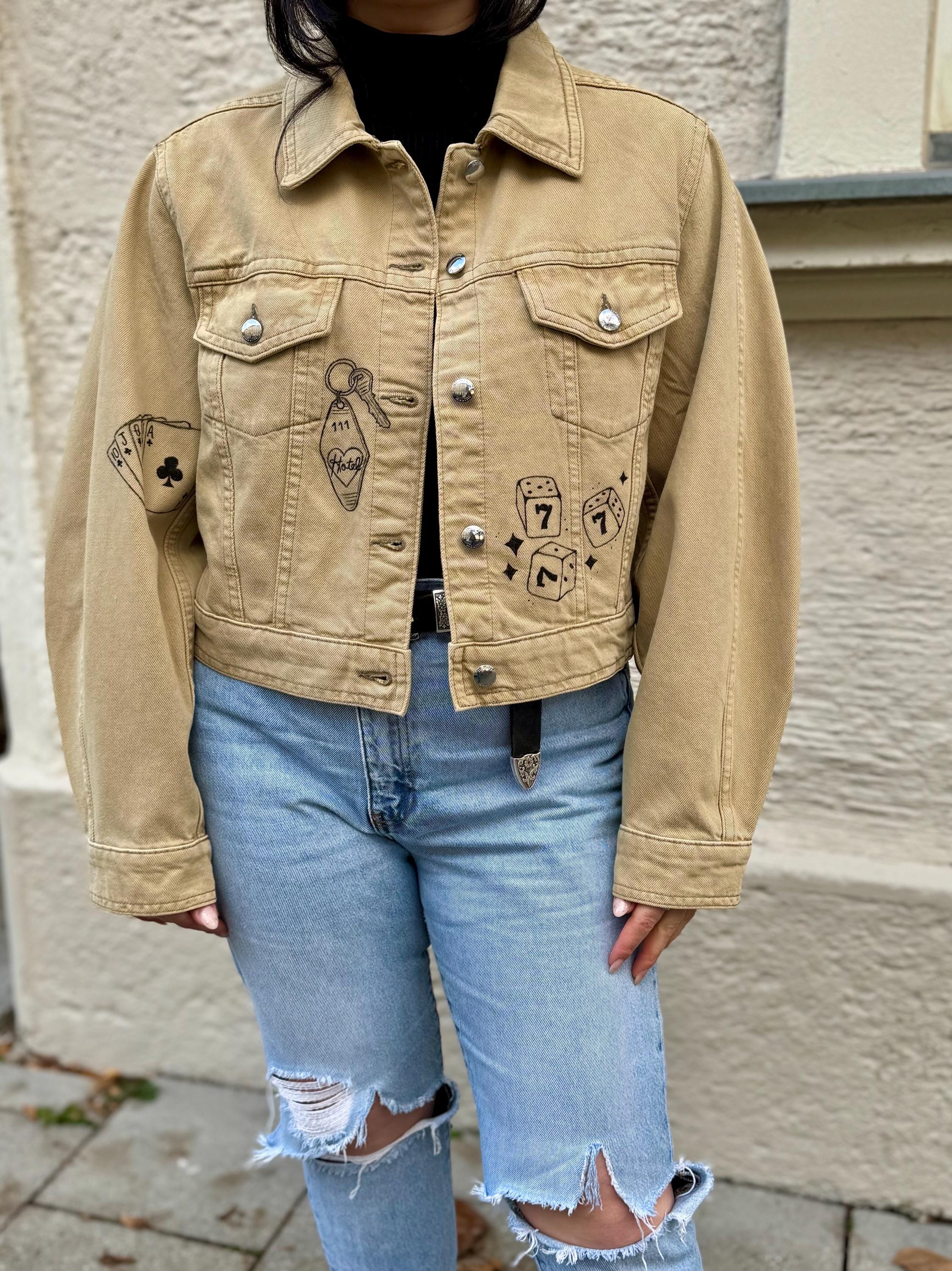 Lucky Motel | Liebevoll handbemaltes Secondhand Jeansjacke (upcycling) | Handgemachtes Einzelstück von Creative Studio Anni