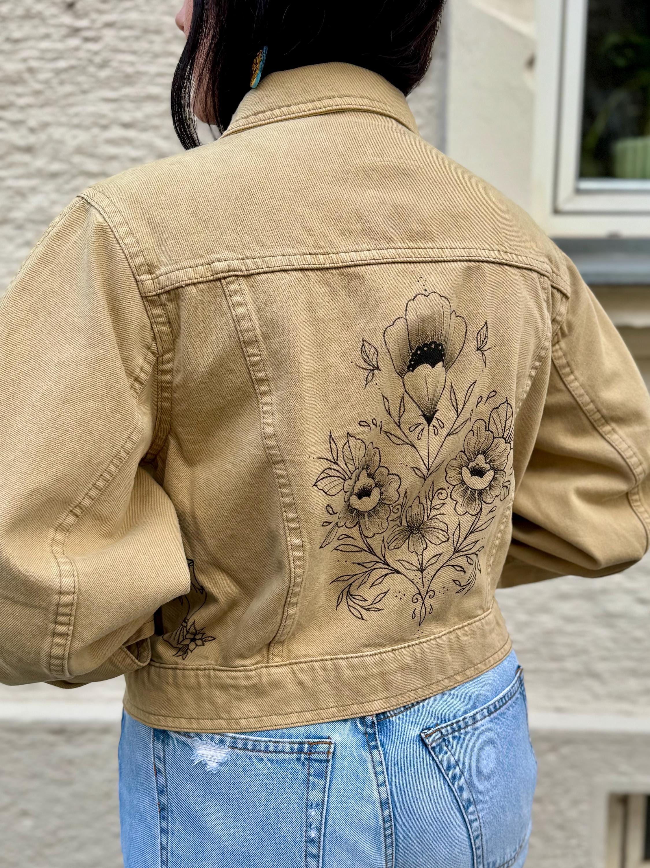 Lucky Motel | Liebevoll handbemaltes Secondhand Jeansjacke (upcycling) | Handgemachtes Einzelstück von Creative Studio Anni