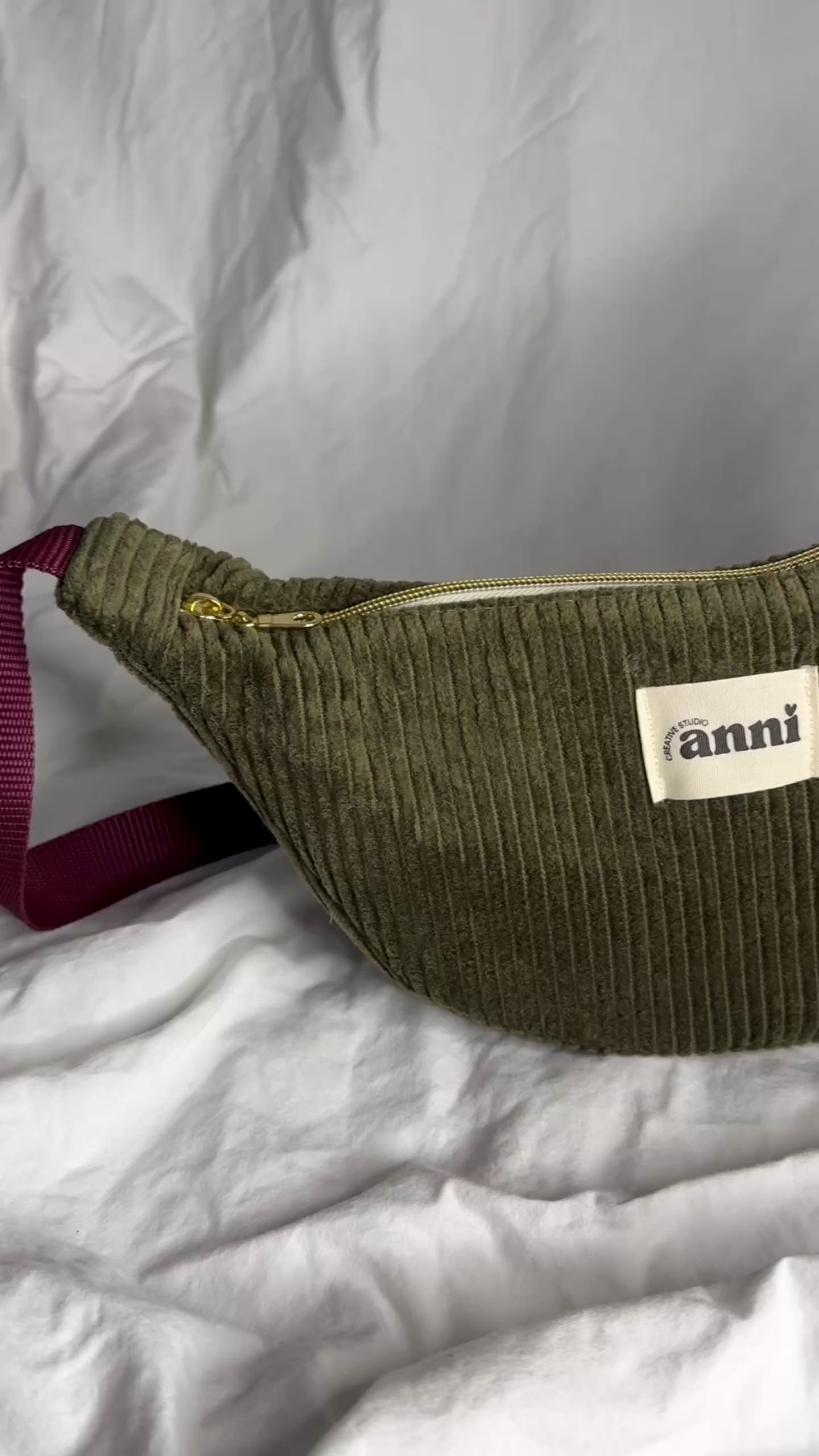 Handgemachte Umhängetasche (small) | Khaki Cord | Einzelstück von Creative Studio Anni