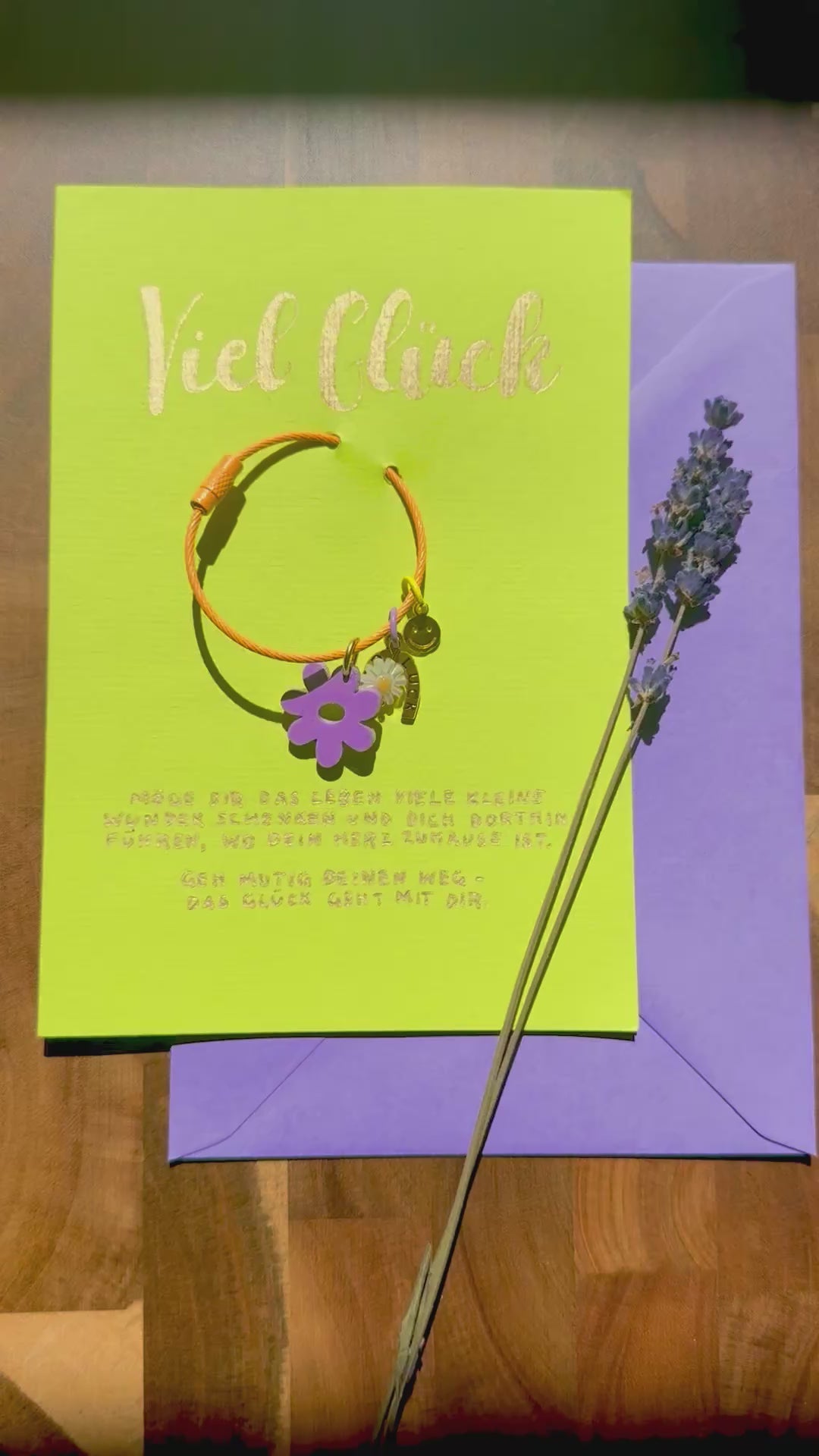 Viel Glück | Handbemalte Grußkarte mit Anhänger, Umschlag & Einleger für Geburtstage und besondere Momente | B6 Format