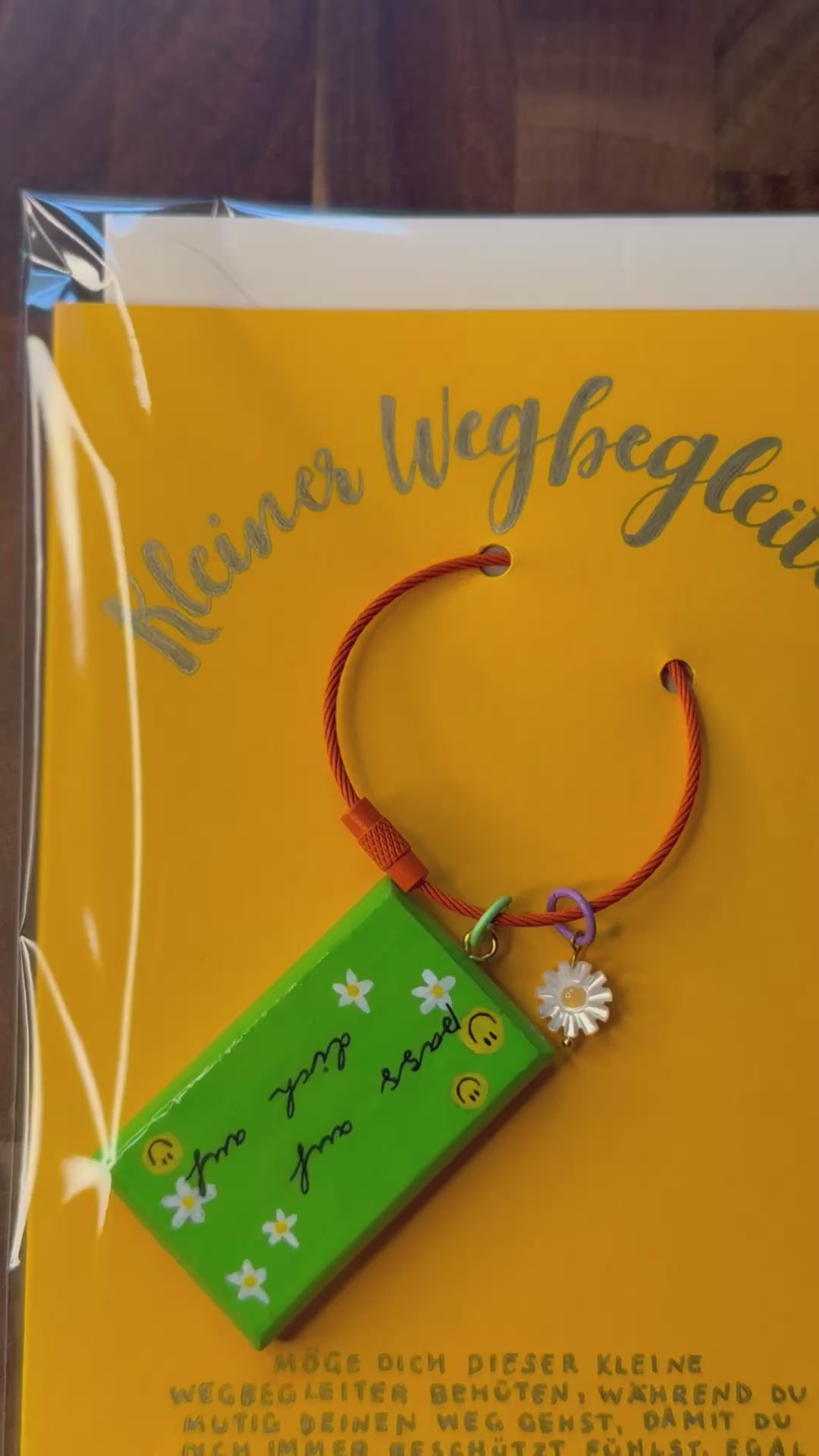 Kleiner Wegbegleiter | Handbemalte Grußkarte mit Anhänger, Umschlag & Einleger für Geburtstage und besondere Momente | B6 Format